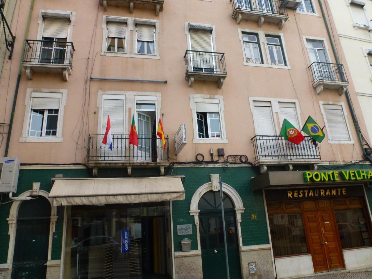 Hospedaria D. Damélio Lisbon Bagian luar foto